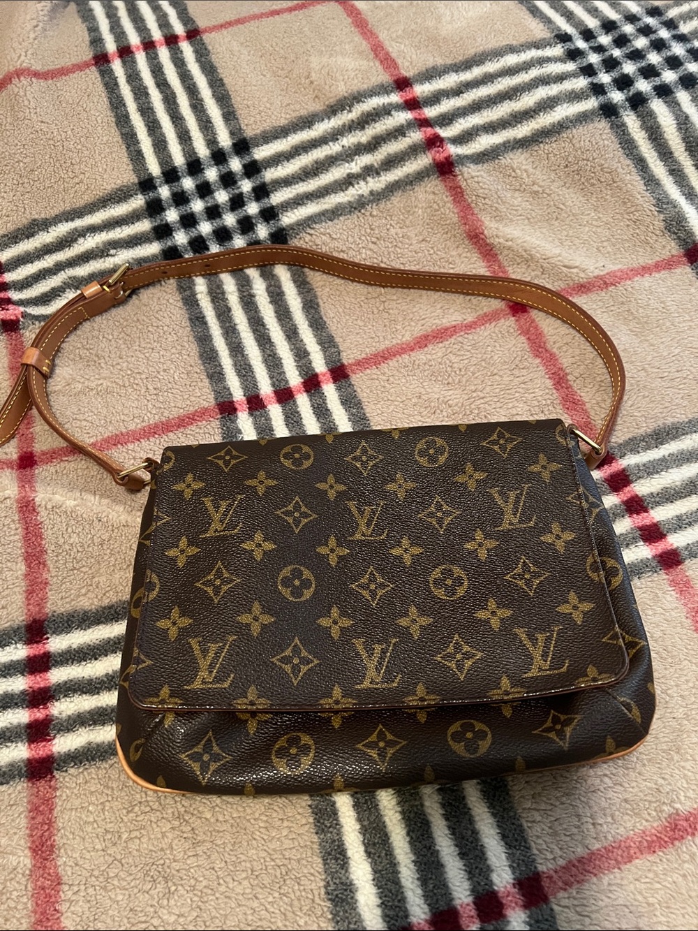Louis Vuitton musette tango